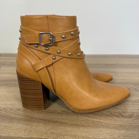 Bamboo Womens Tan Studded Stacked Heel Rigid Boots Size 8.5 New Without Box - Picture 2 of 8